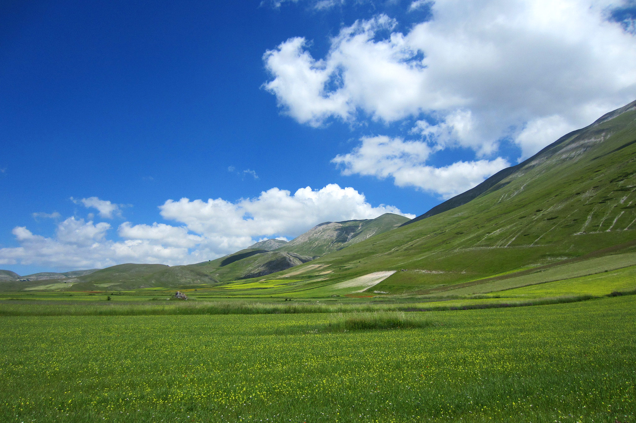 Castelluccio di Norcia lies at 1452 m, the highest settlement in the Apennines.
